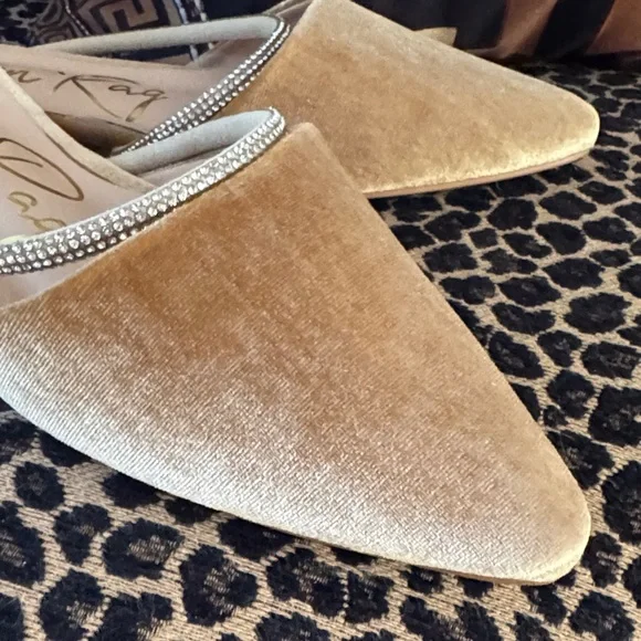 NWT - London Rag - Elegant Tan Mules with Rhinestone Strap - Picture 3 of 5